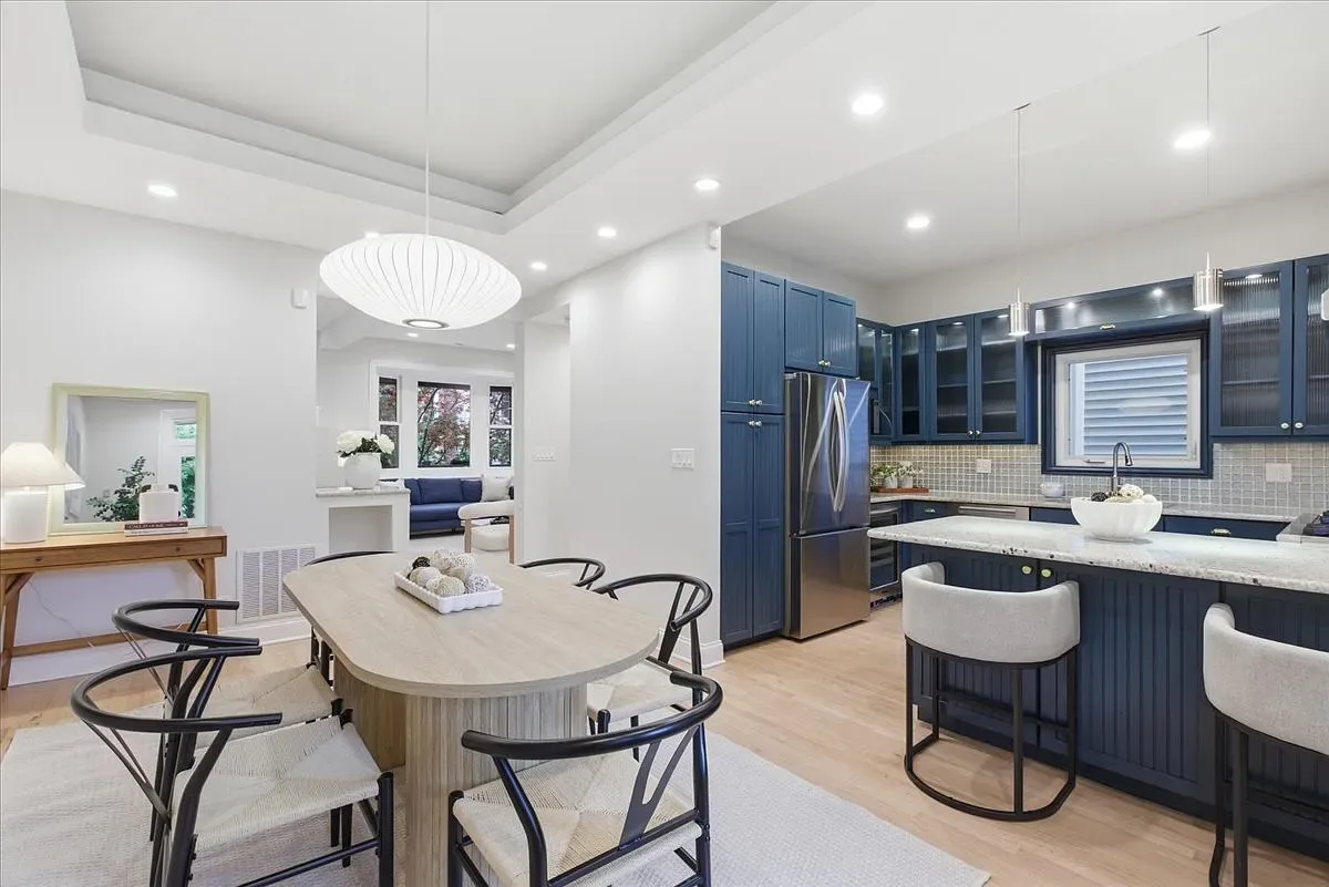 1327 W Barry, image 2