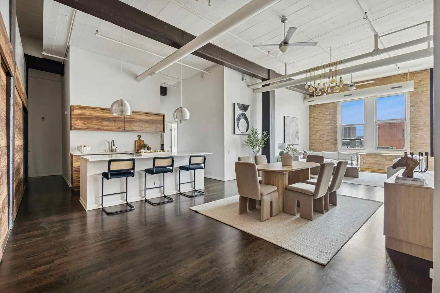 Staged home at 1327 Washington Blvd, West Loop