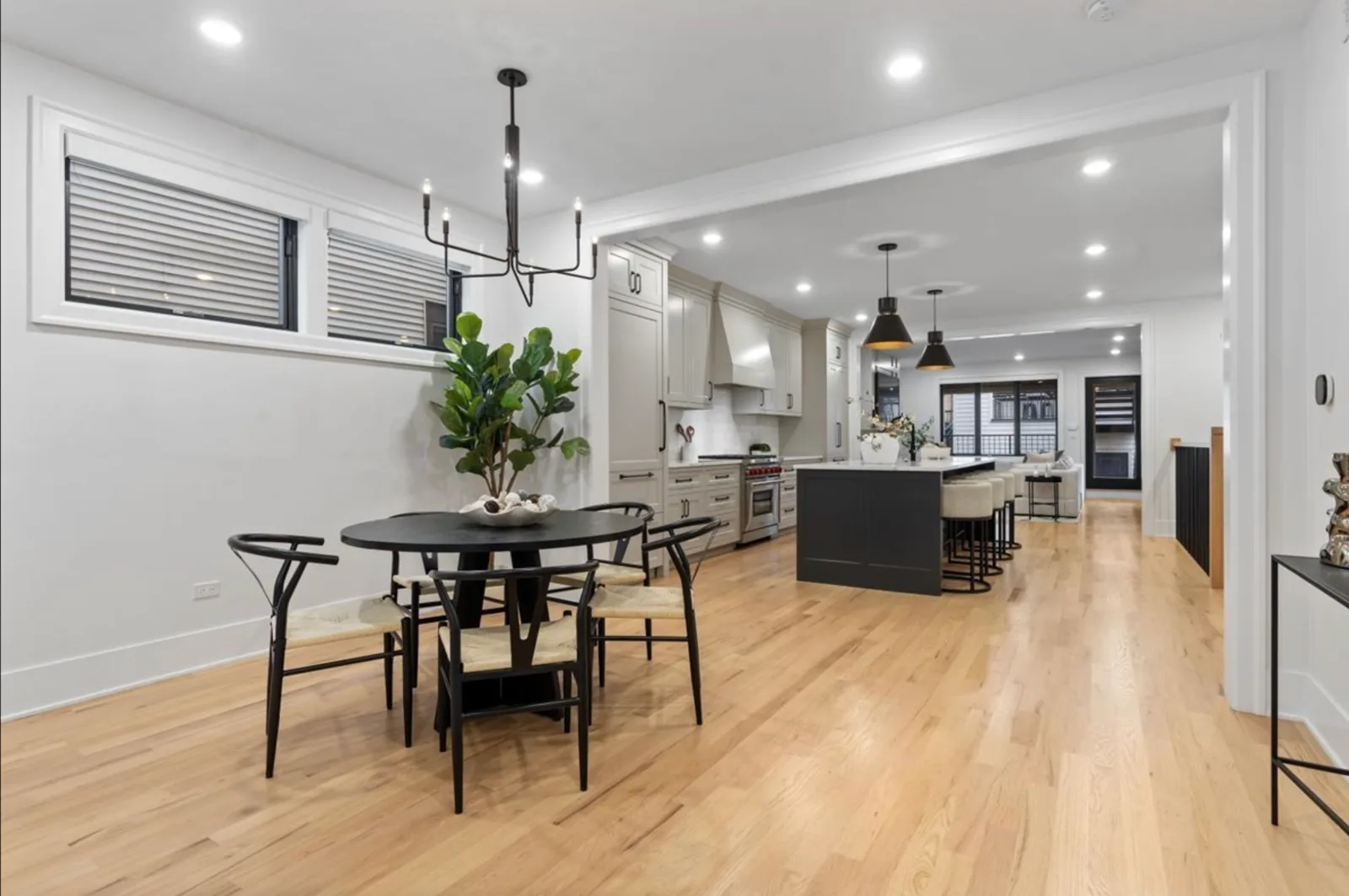 1454 W Diversey, image 2