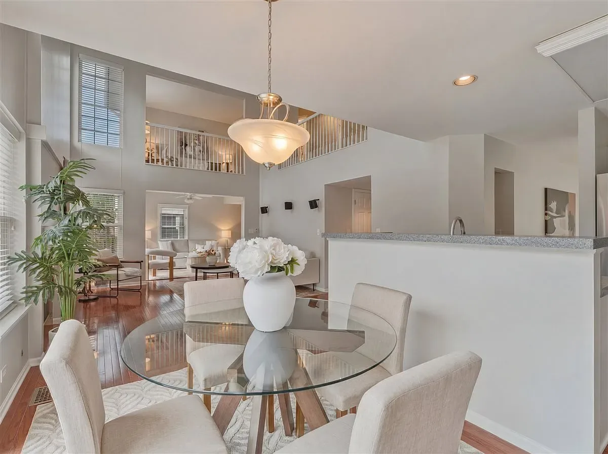 1524 Woodbury Circle, image 2