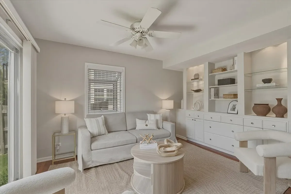 1524 Woodbury Circle, image 3