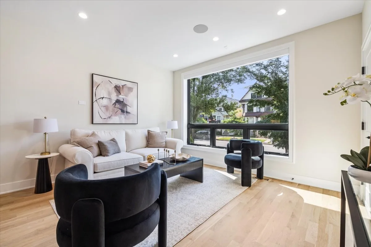 2046 W Addison, image 2