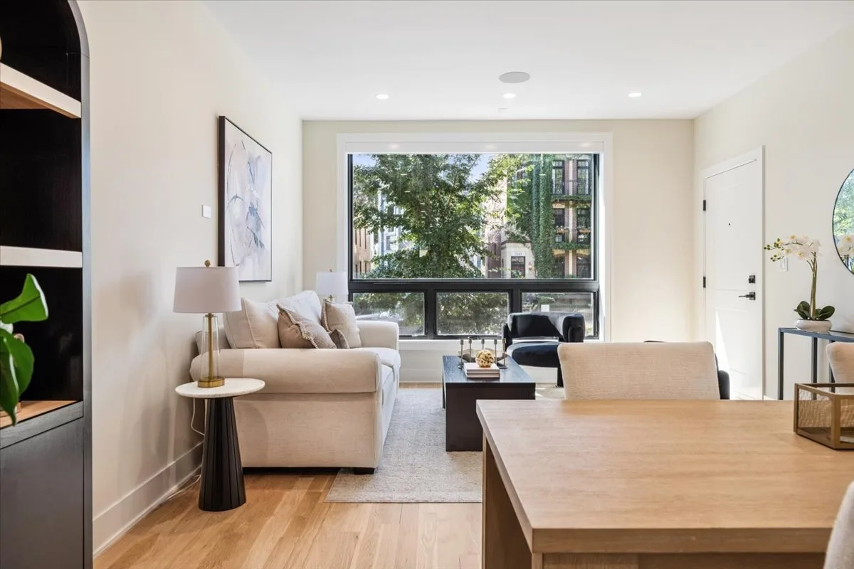 2046 W Addison, image 3