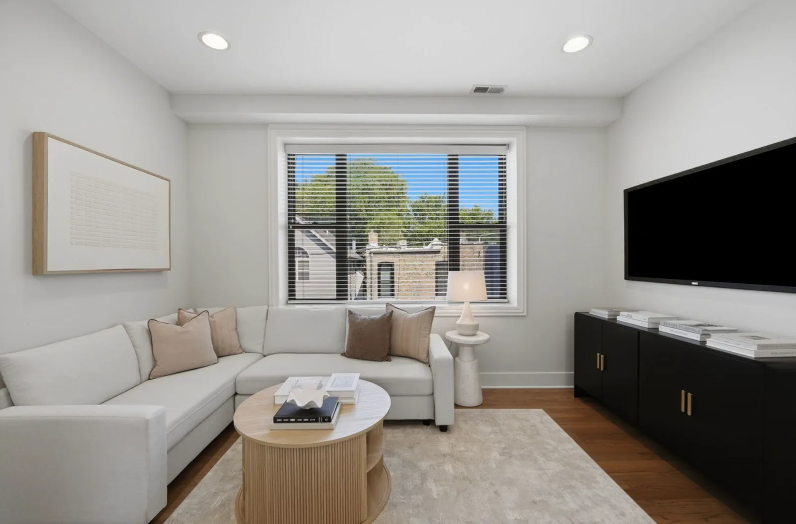 2312 W McLean, image 2