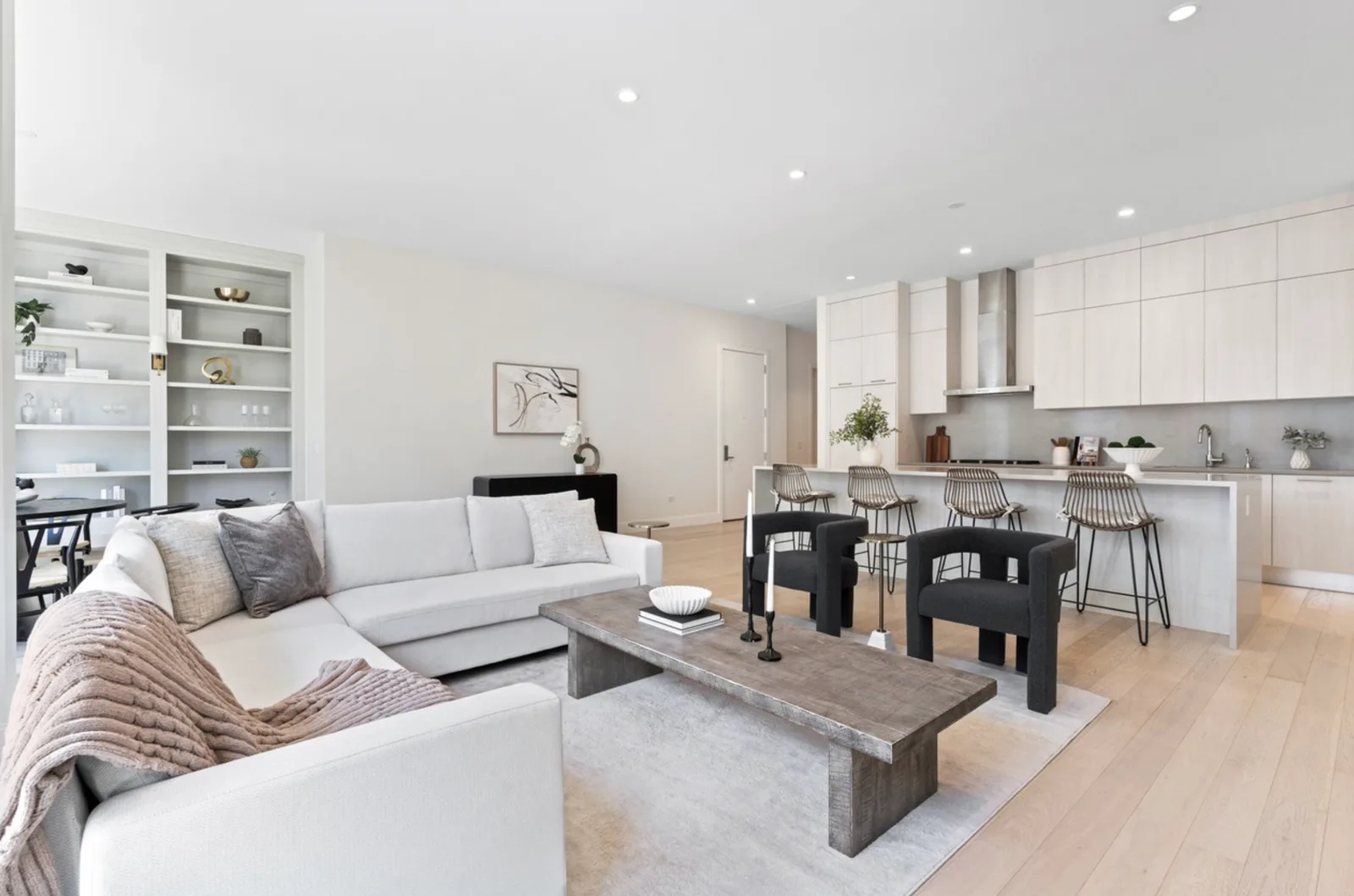Staged home at 28 N Carpenter 4N, West Loop