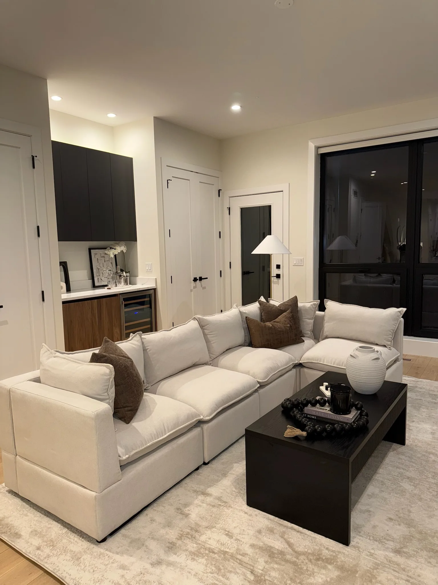 2852 W Lyndale, image 10