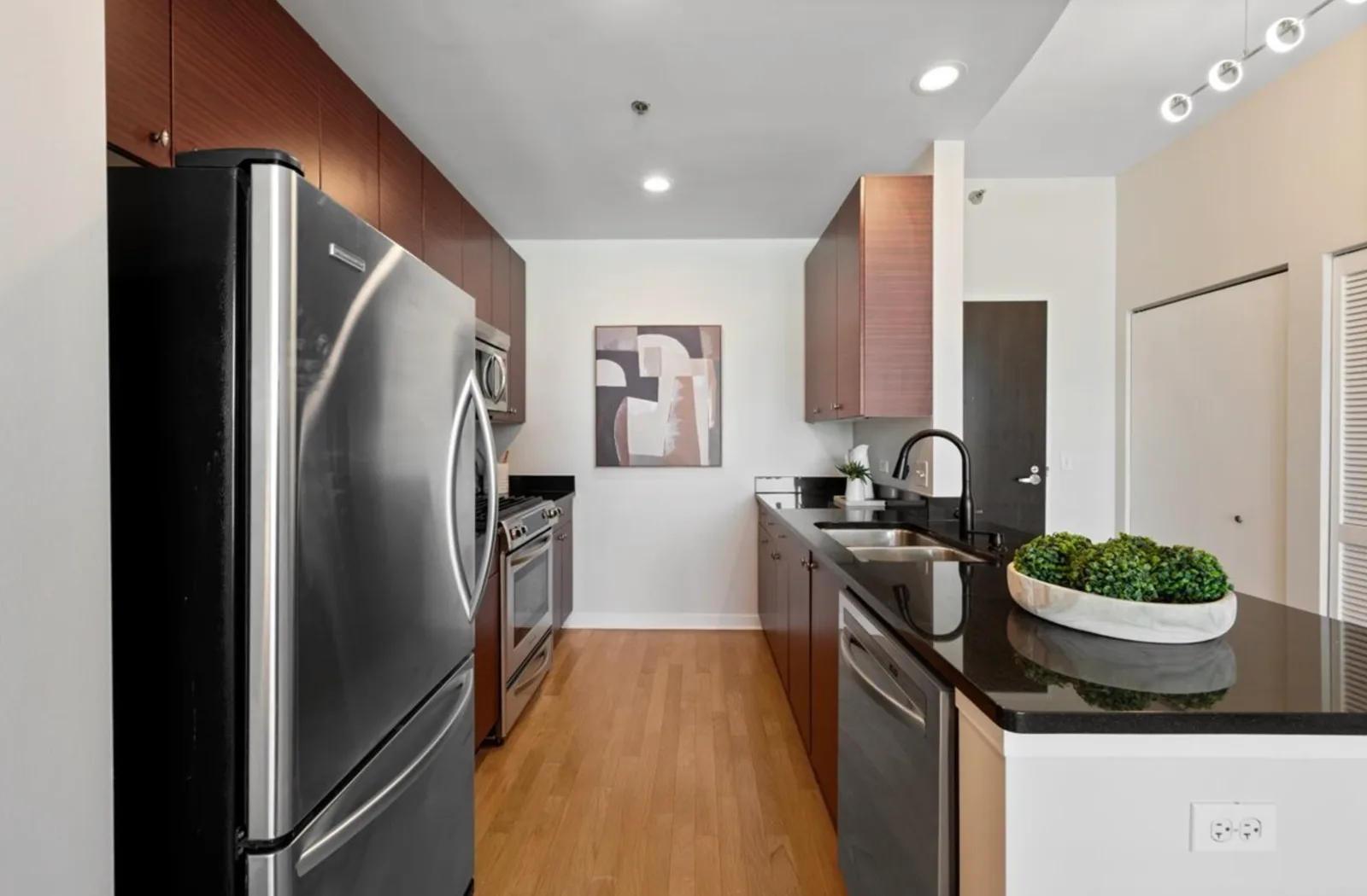 303 W Ohio St, image 3