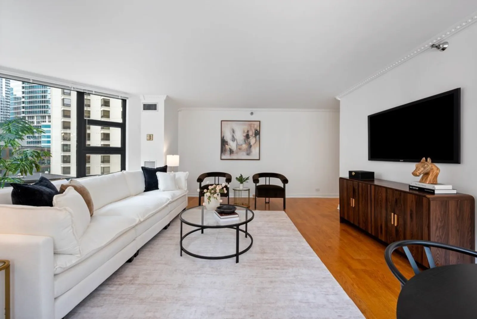 401 E Ontario, image 3