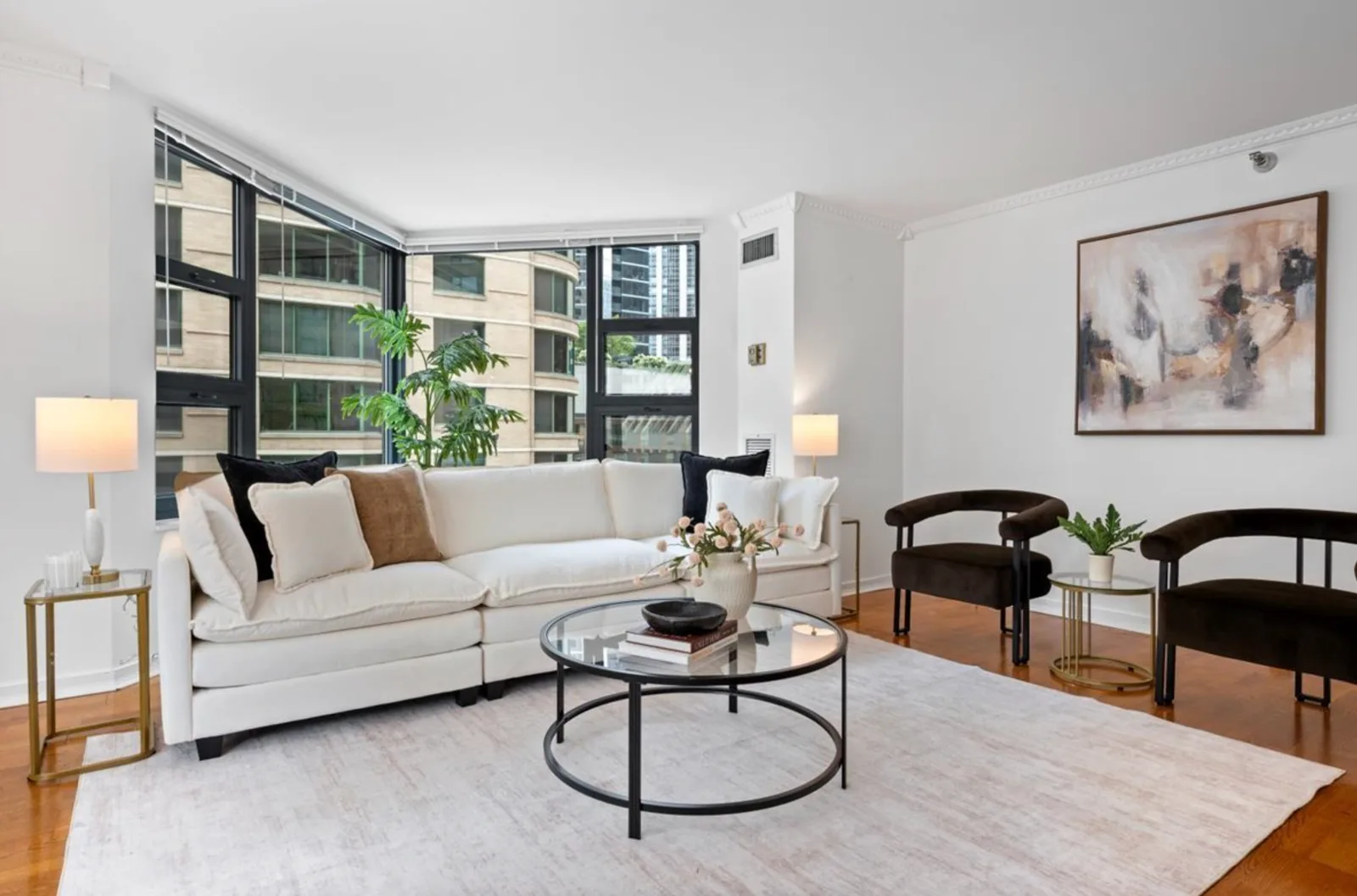 401 E Ontario, image 4