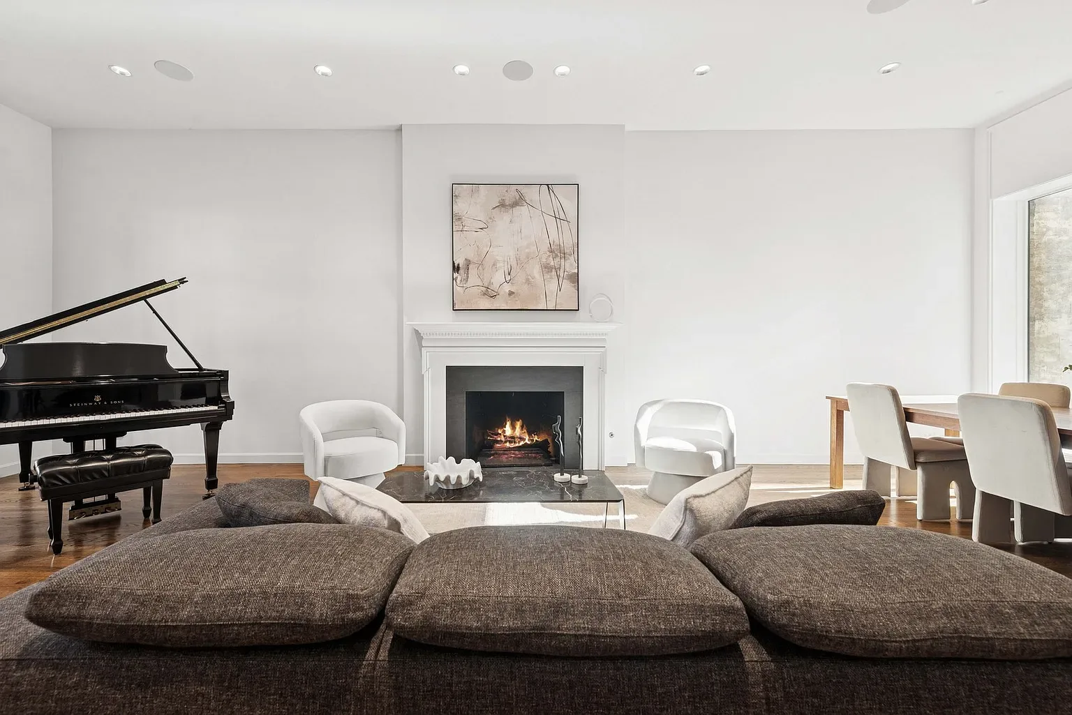 53 E Bellevue, image 2