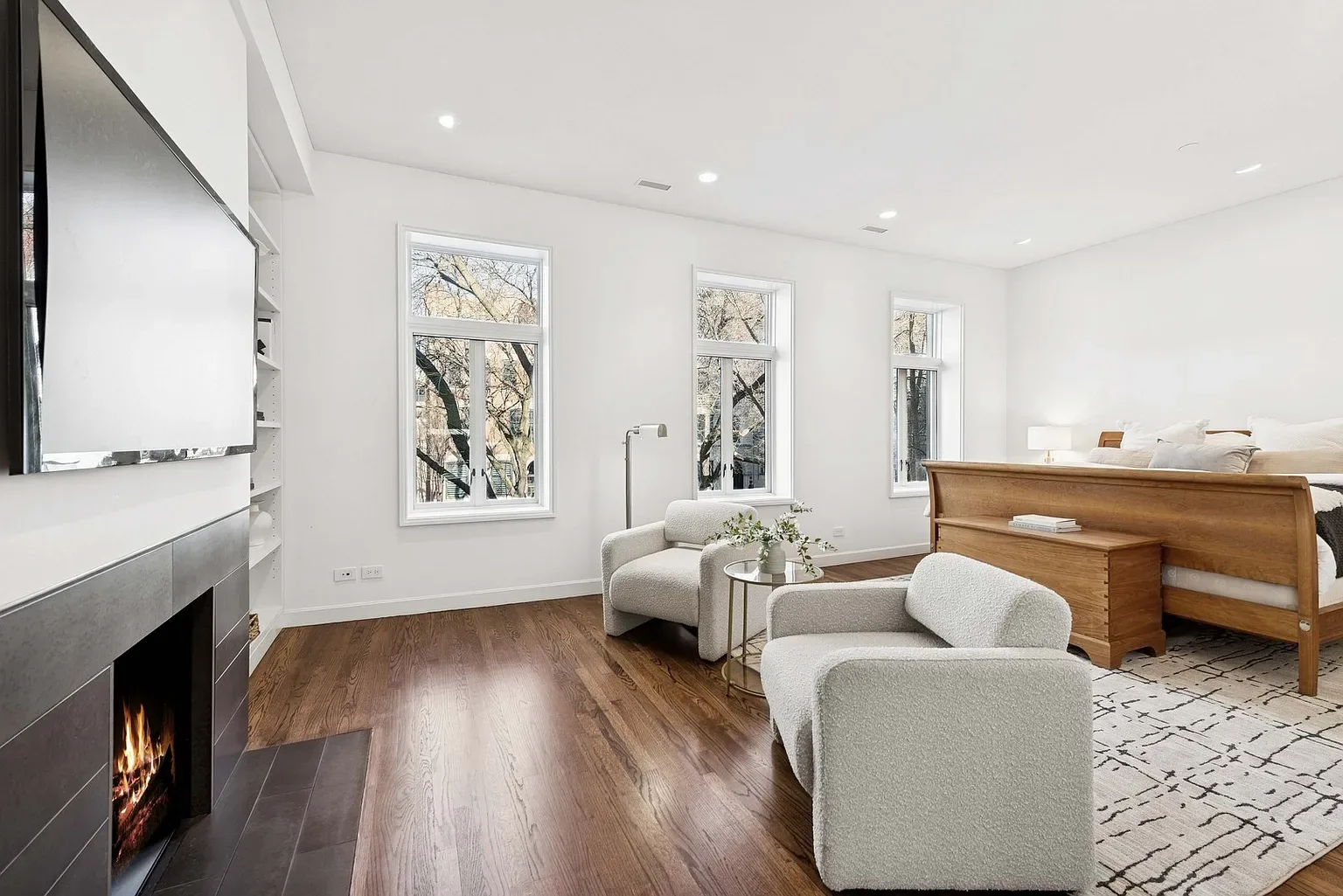 53 E Bellevue, image 3