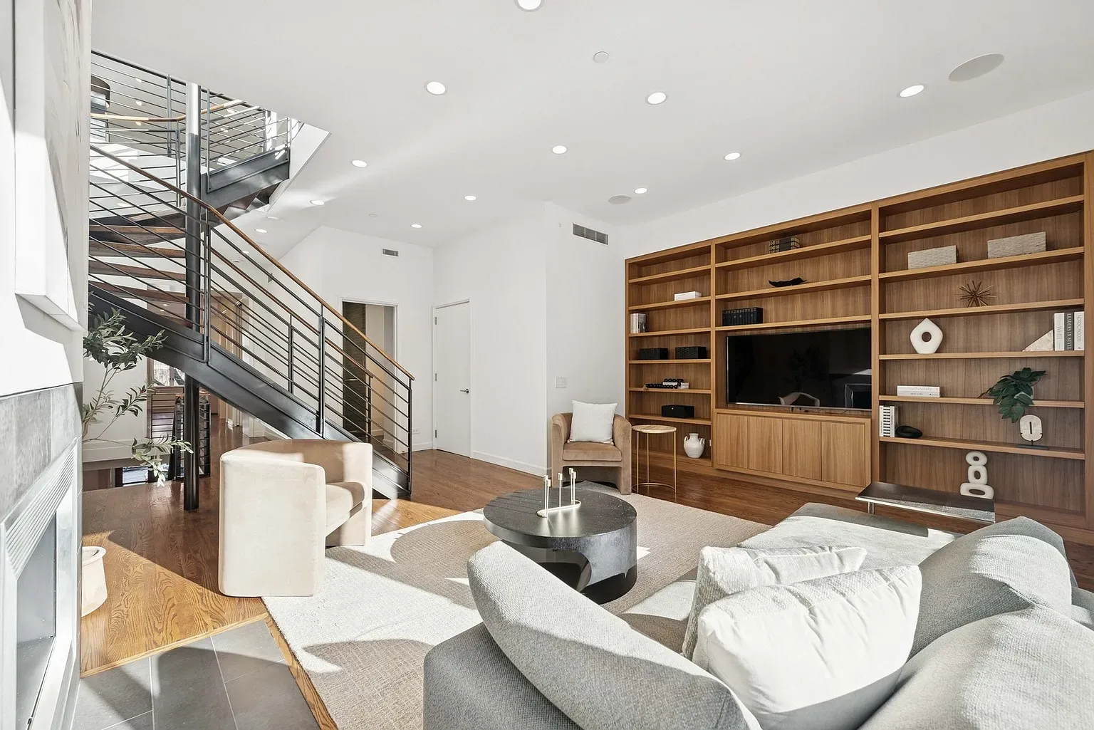 53 E Bellevue, image 10