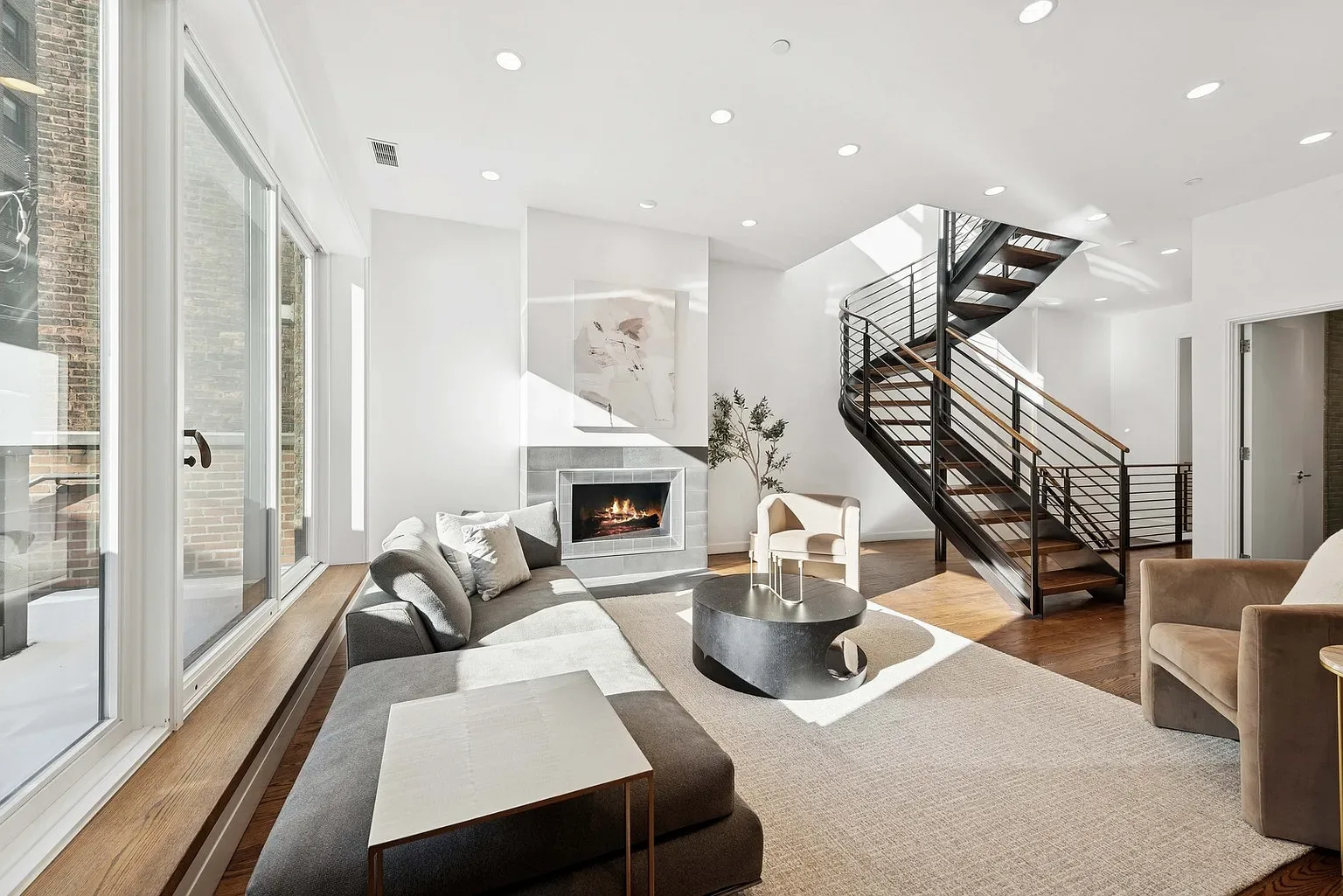 53 E Bellevue, image 11
