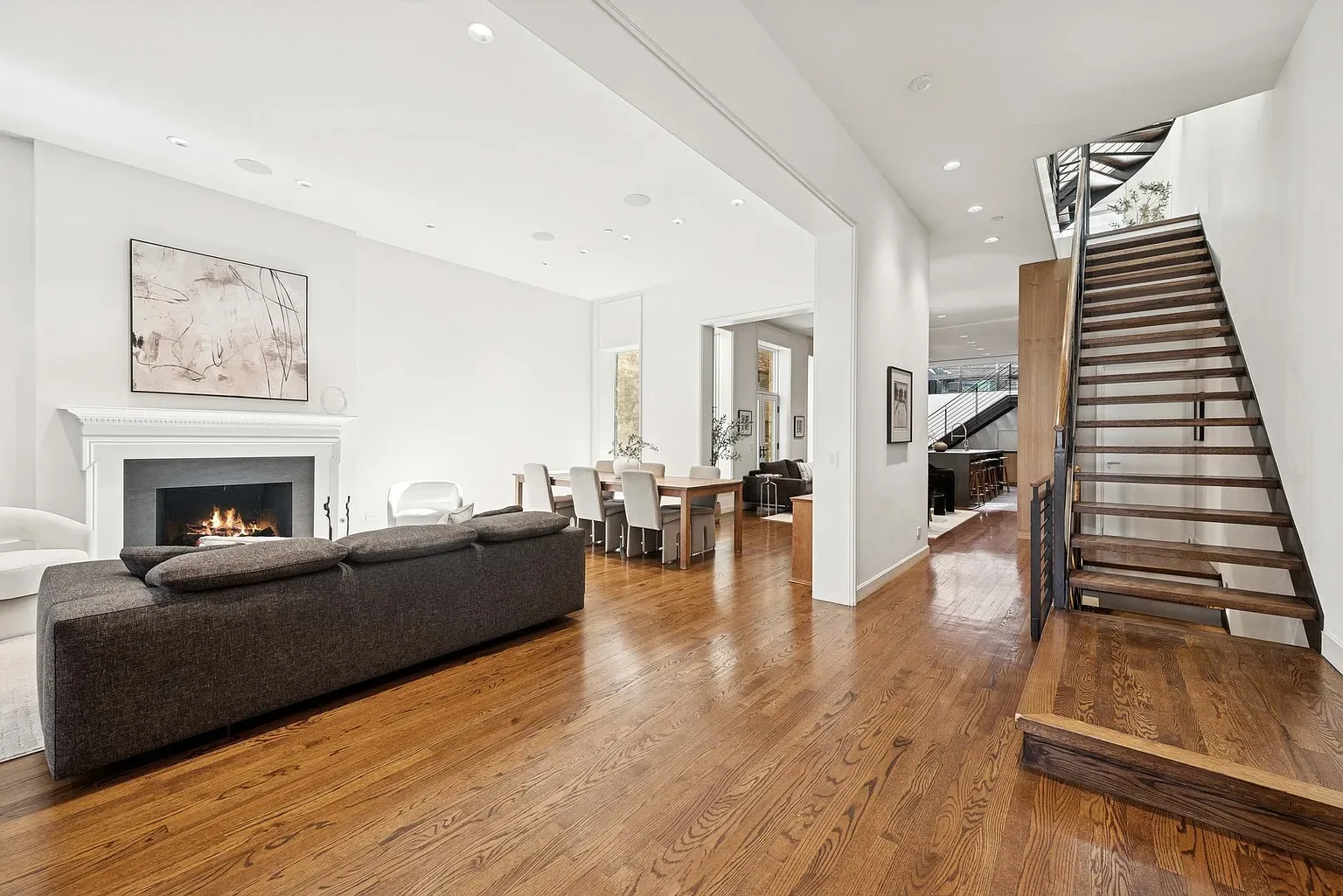 53 E Bellevue, image 16