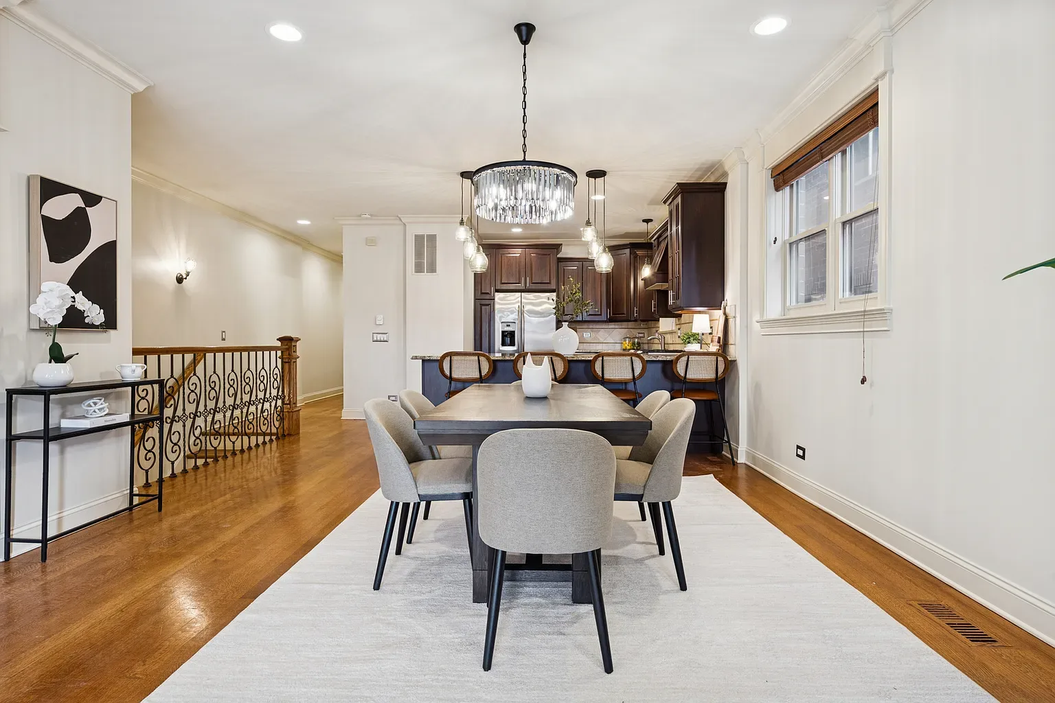 Staged home at 6121 N Winthrop, Edgewater