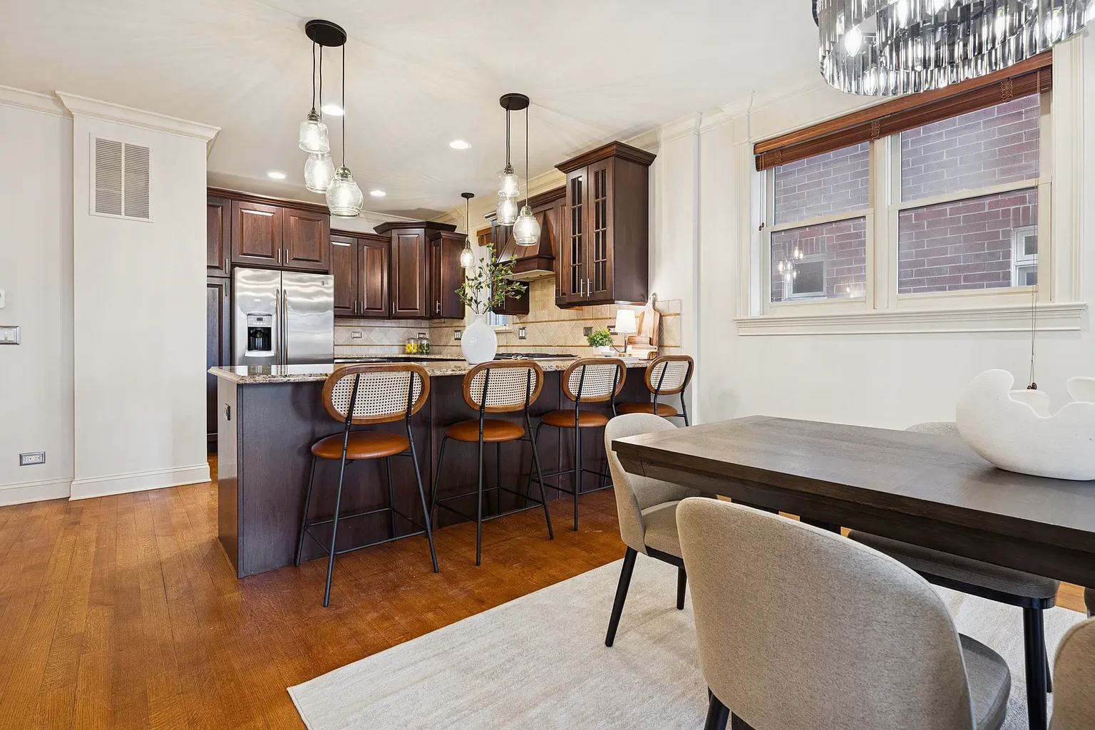 6121 N Winthrop, image 3