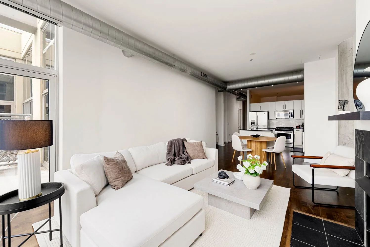 700 N Larrabee, image 2
