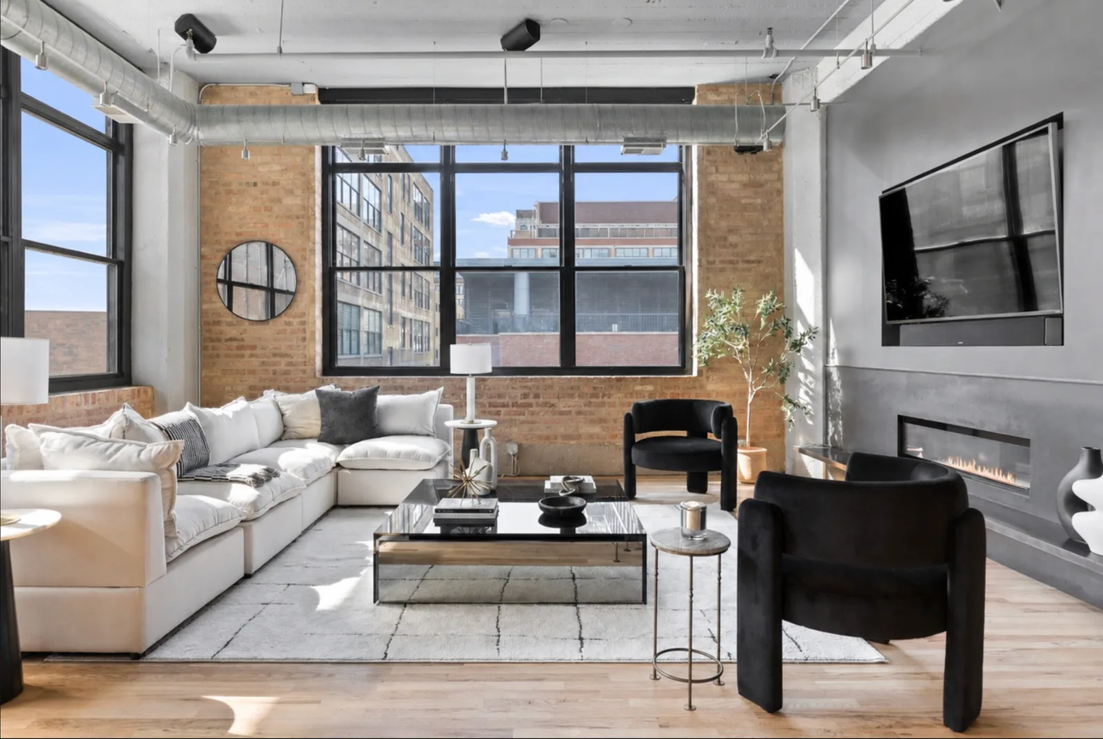 850 W Adams, image 3