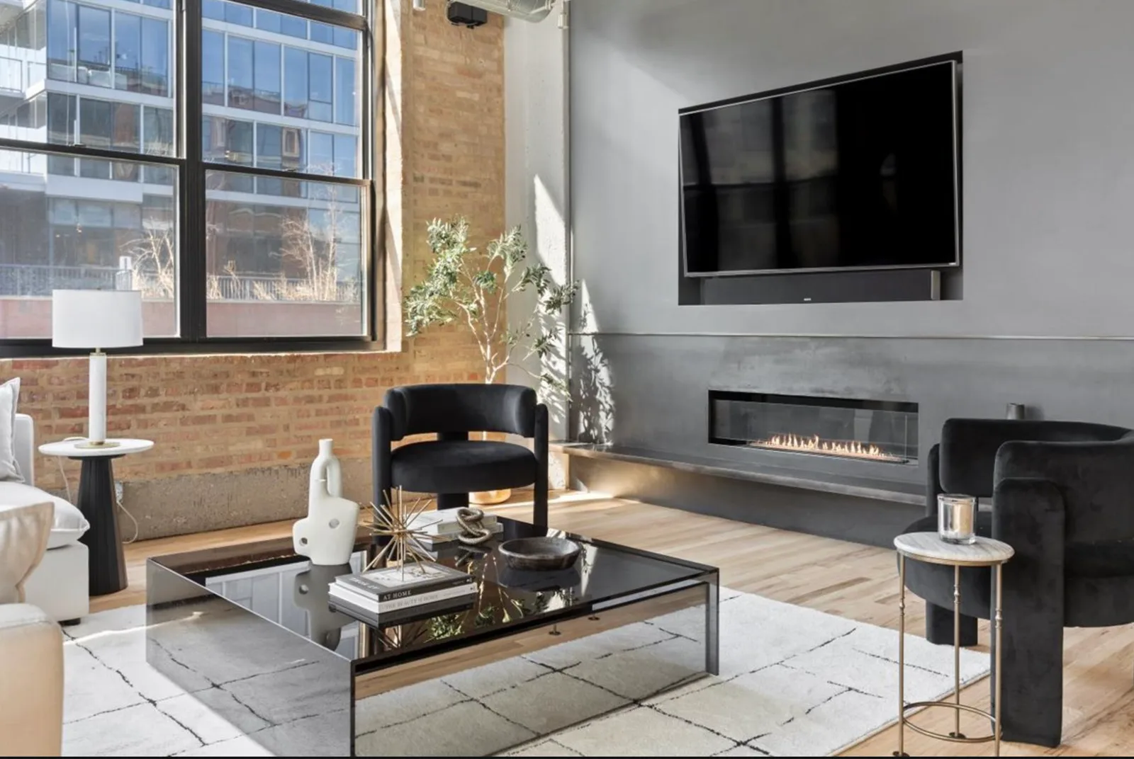 850 W Adams, image 4