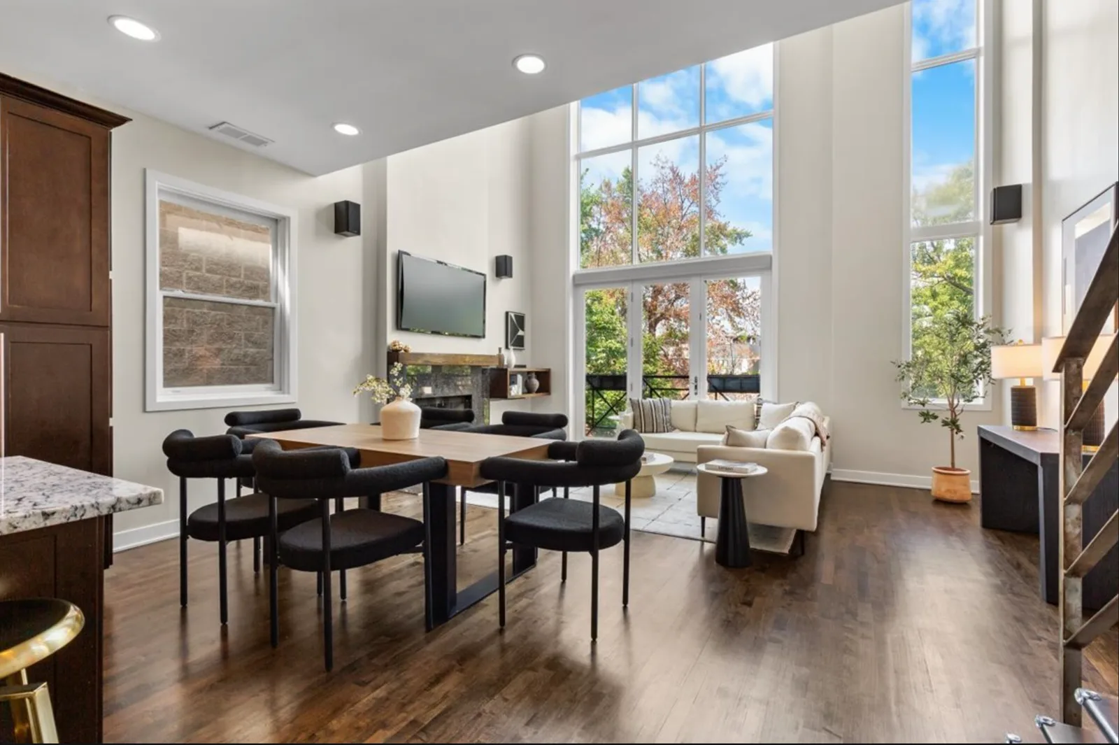 Staged home at 867 N Hermitage, West Town