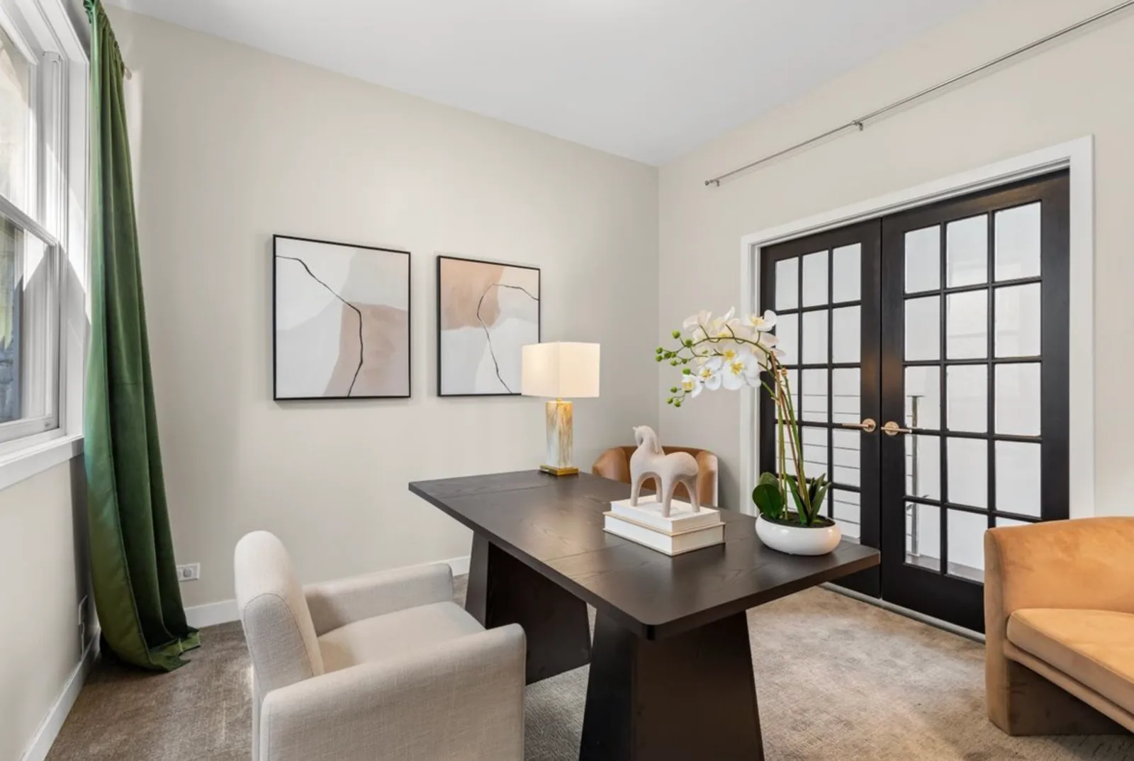 867 N Hermitage, image 2
