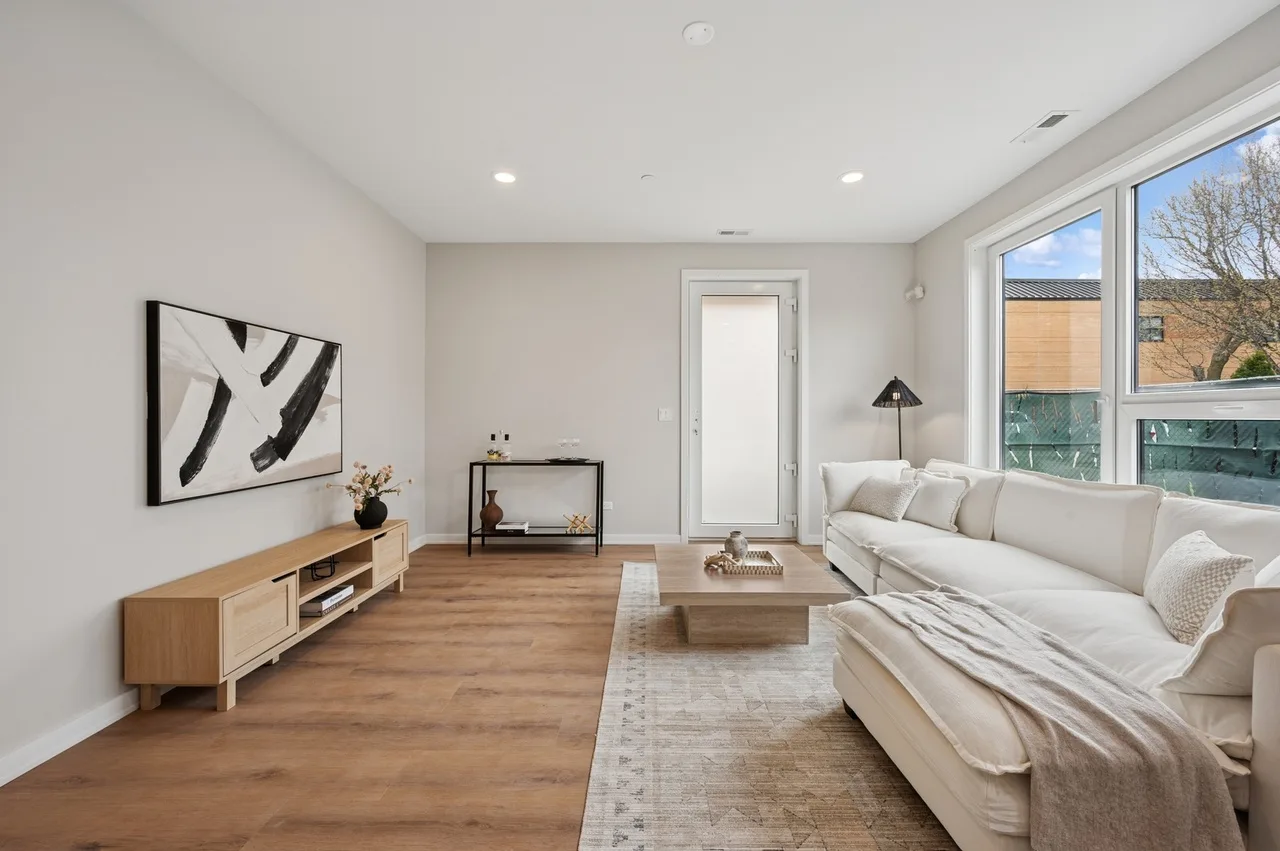 944 Beloit Ave, image 3